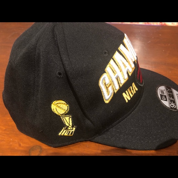 Toronto Raptors Championship Hat - Picture 2 of 4